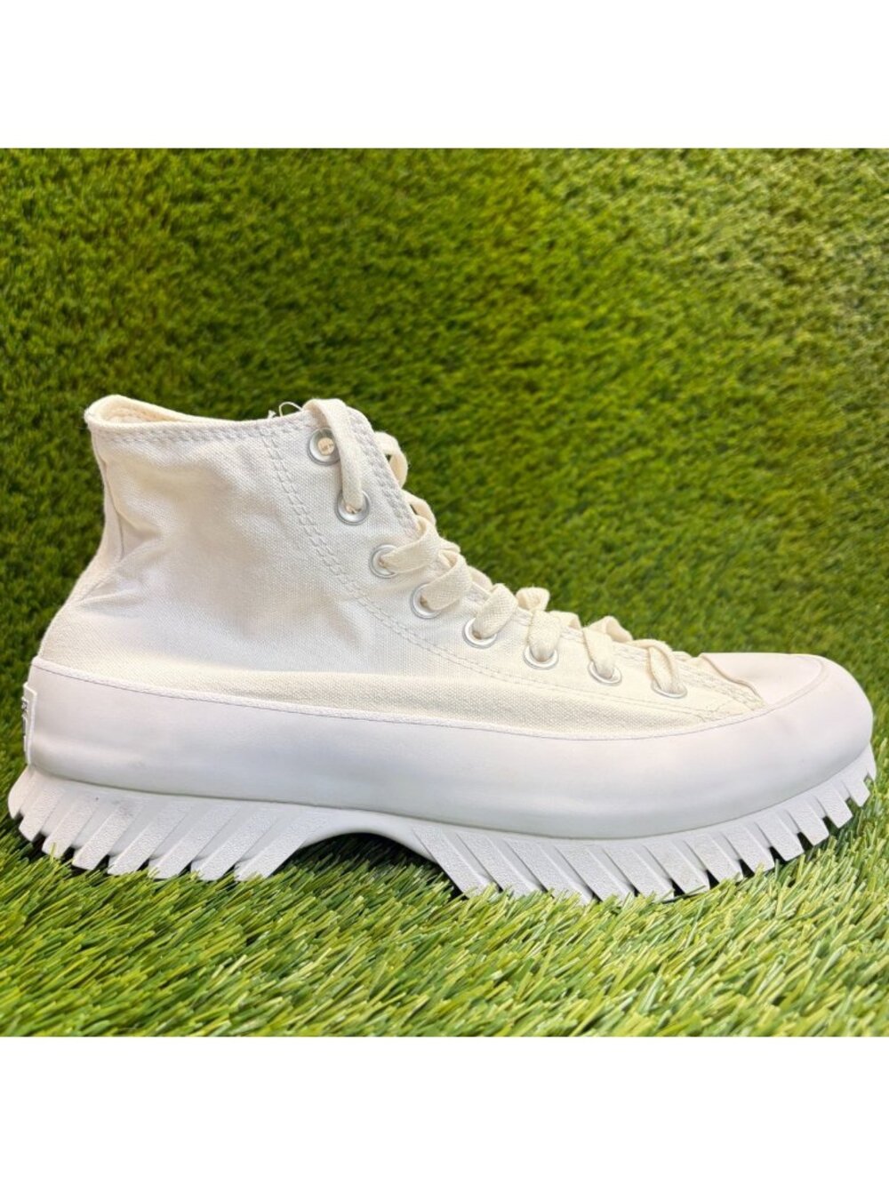 Converse Chuck Taylor All Star Lugged Mens Size 8 Womens 10 White Shoes Sneakers